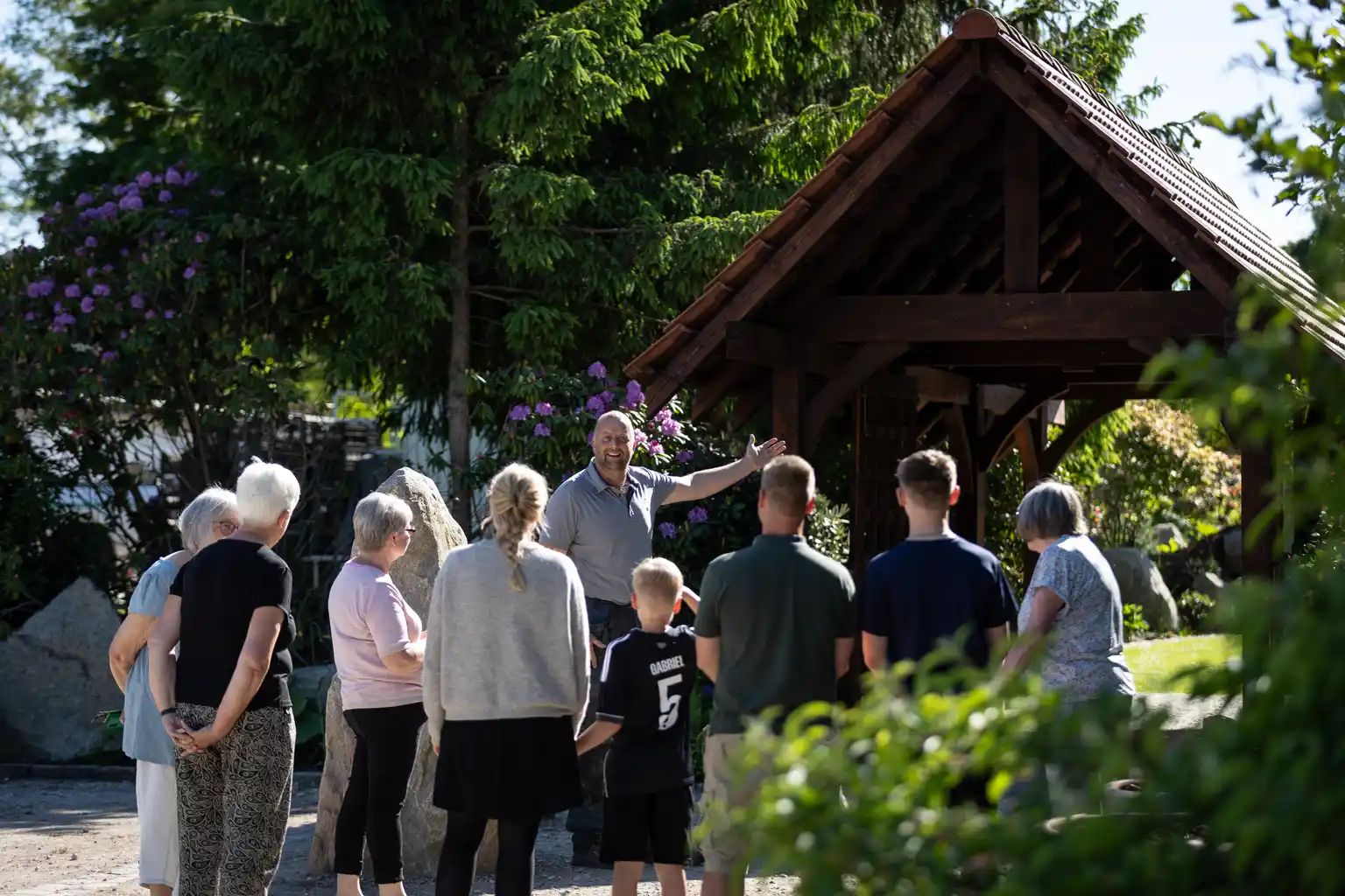 Havevandring med Dennis i sommerhaven og kagetapas i Grillhytten